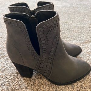 ZIGI SOHO Womens Pointed Toe Stacked Heel Zip-Up Booties 8.5 M